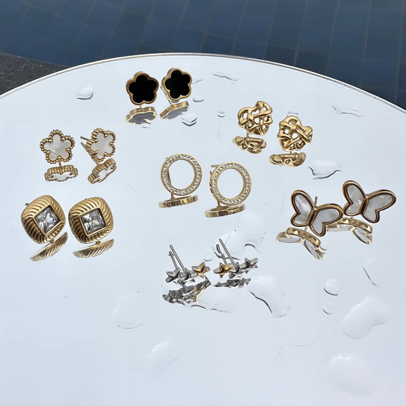 Cercei Bella din inox cu Design Floral Delicat Finisaj Luminos, placată cu aur 18K