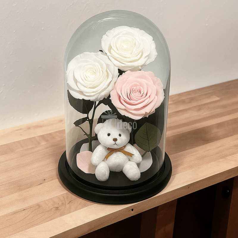 Aranjament 3 Trandafiri Criogenati (2 albi și 1 roz) în Cupolă de Sticlă cu Ursulet Plus - Kdeco.ro