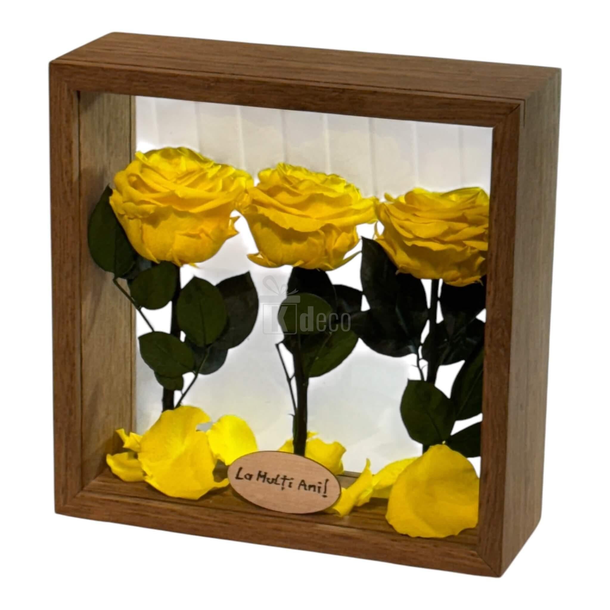 Aranjament floral cu 3 trandafiri galbeni criogenați în ramă de lemn, decor Home & Garden elegant și durabil.