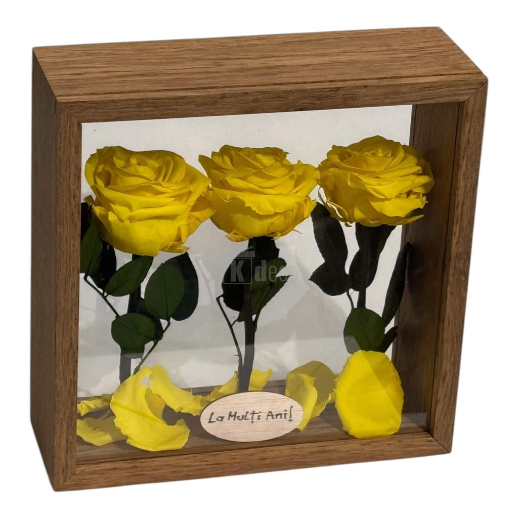 Aranjament floral cu 3 trandafiri galbeni criogenați în ramă din lemn, cadou elegant și rezistent până la 25 de ani.
