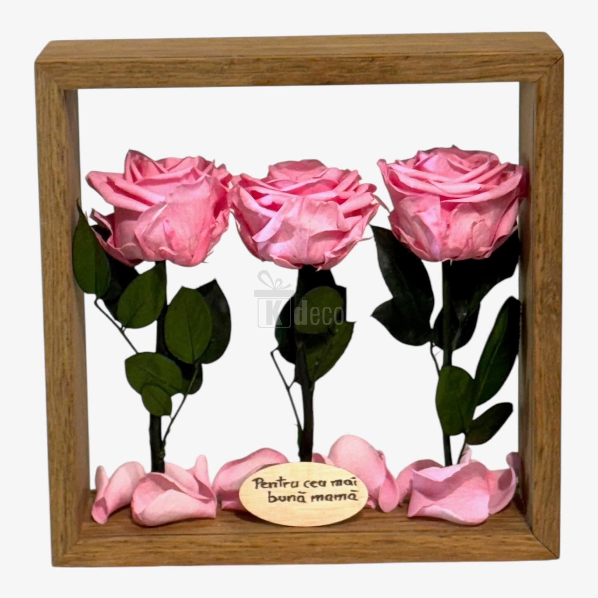 Decor cu trandafiri criogenați roz în ramă de lemn 27x27cm, mesaj personalizat pentru mamă, ideal pentru decor interior elegant.