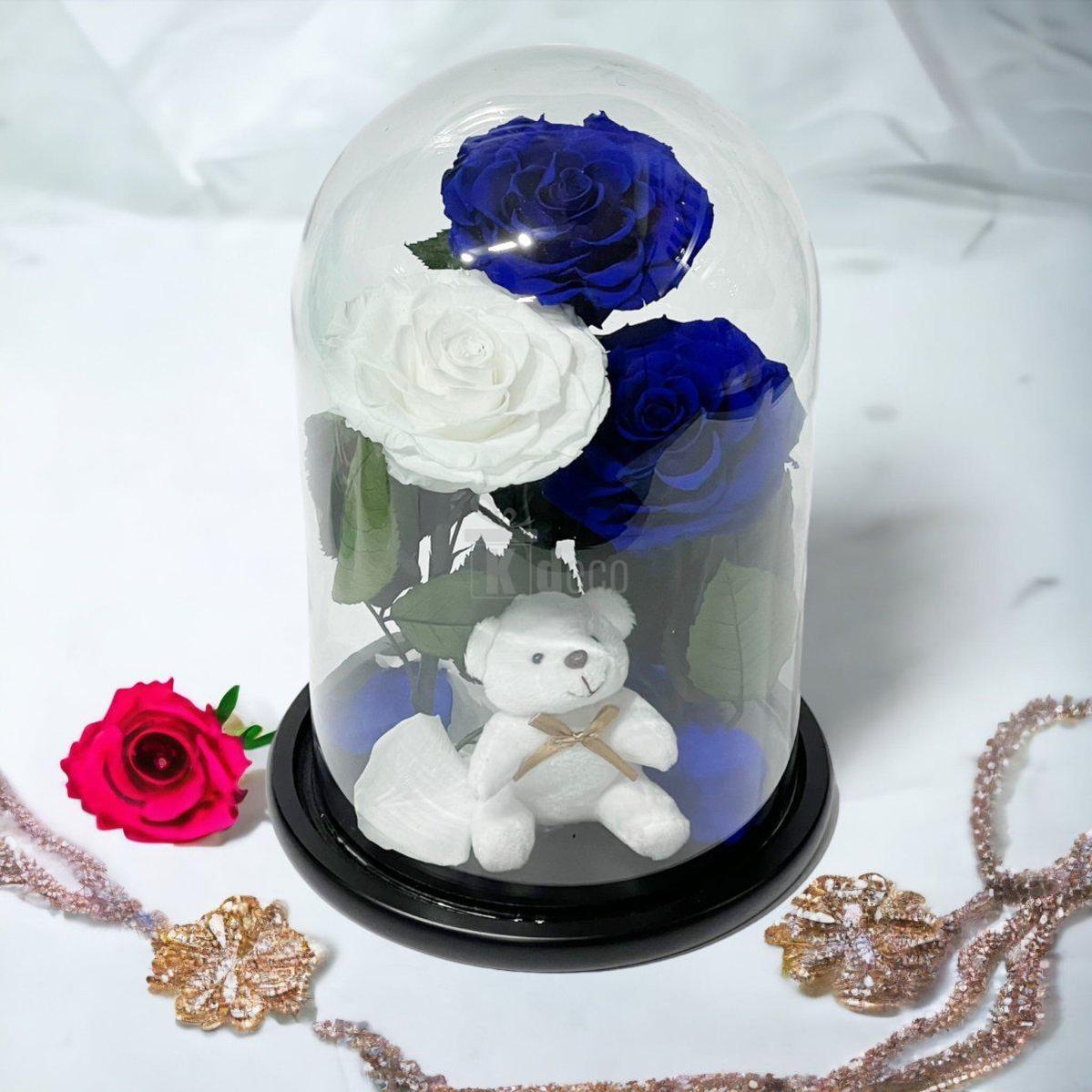3 Trandafiri Criogenati mari (2 albastrii si 1 alb) in cupola sticla cu ursulet-Kdeco.ro