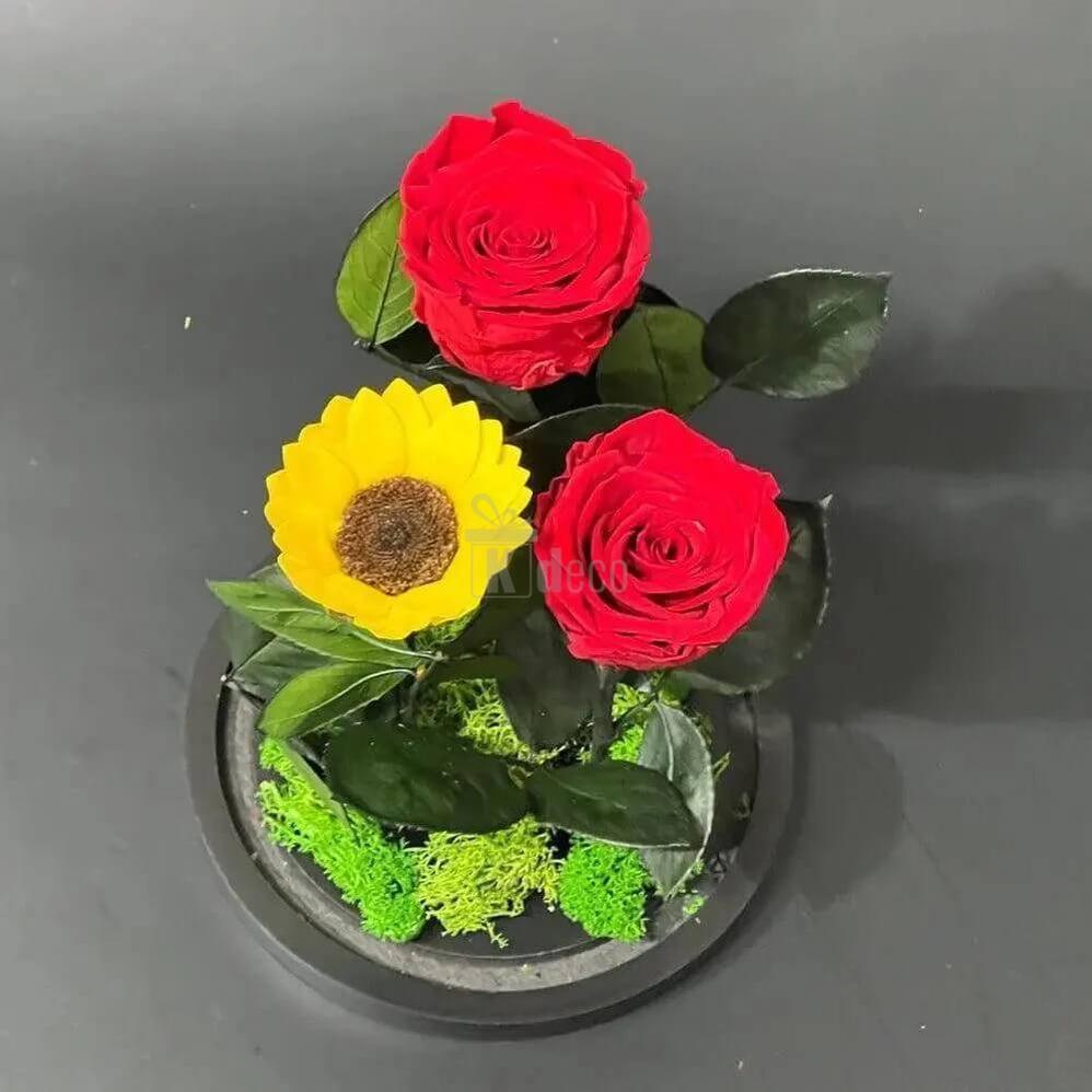 Aranjament Floral Criogenat cu Trandafiri Roșii și Floarea Soarelui Galbenă - Kdeco.ro