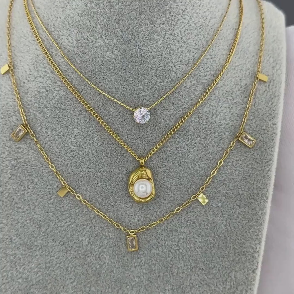 Colier Elara din Inox cu Perlă Imitatie, Placat cu Aur 18K, Eleganță Zilnică cu Atitudine Premium