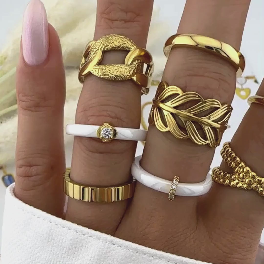 Inel Caela Premium din inox cu design ajustabil, finisaj minimalist, placat cu aur 18K