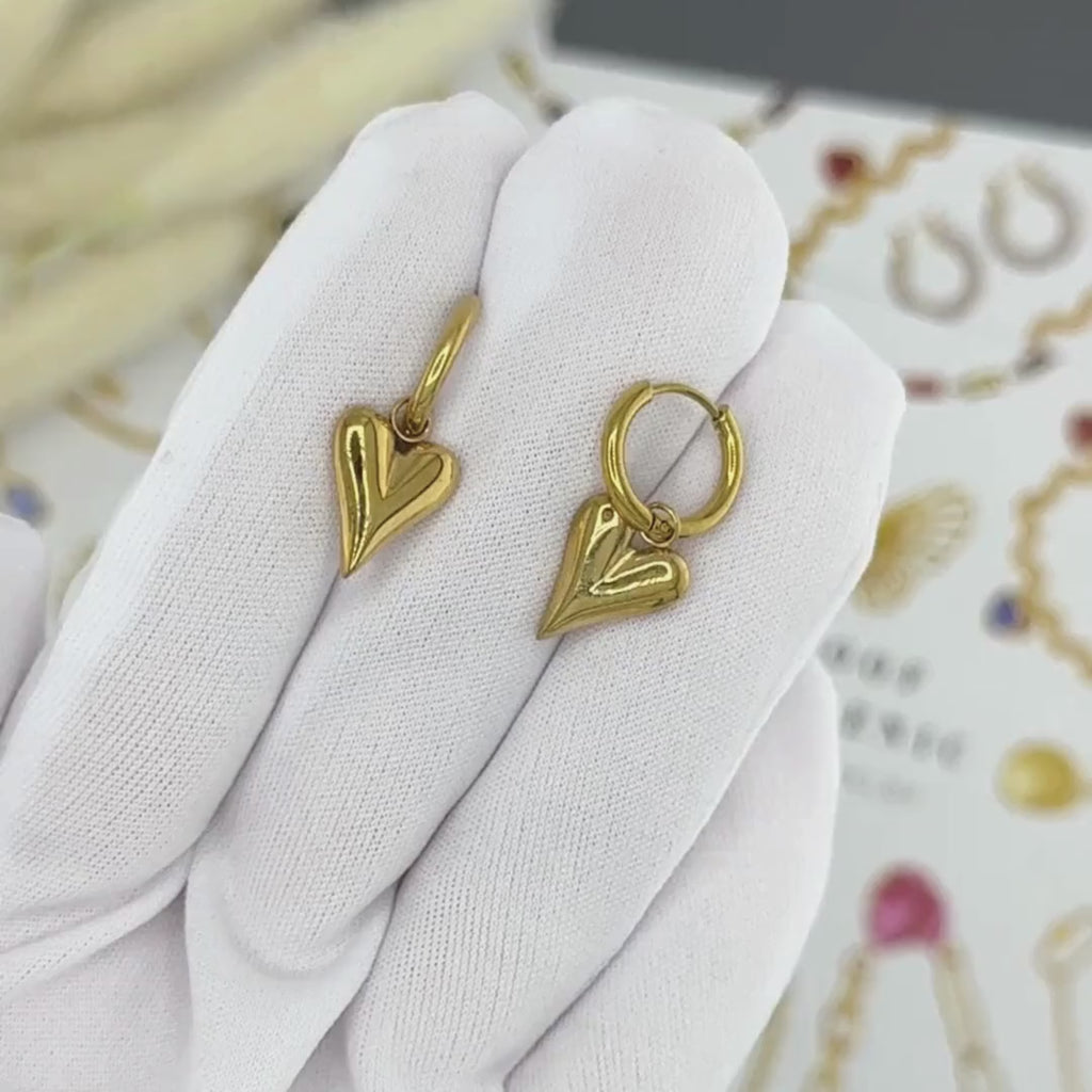 Cercei Nyra Inimioara Eleganta si Delicata din inox cu inimioara, placată cu aur 18K