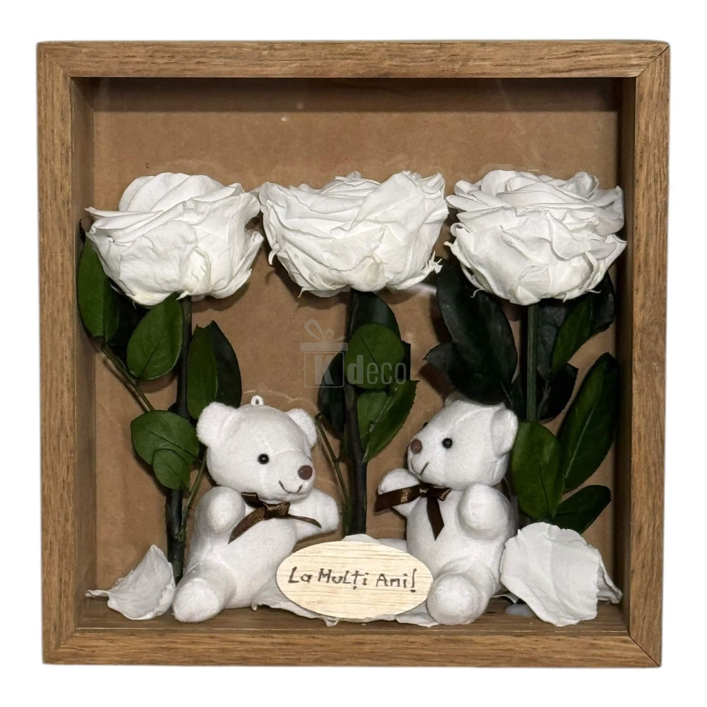 Tablou cu flori naturale conservate și ursuleți de plus, ideal pentru decor interior sau cadou de suflet cu mesaj personalizat.