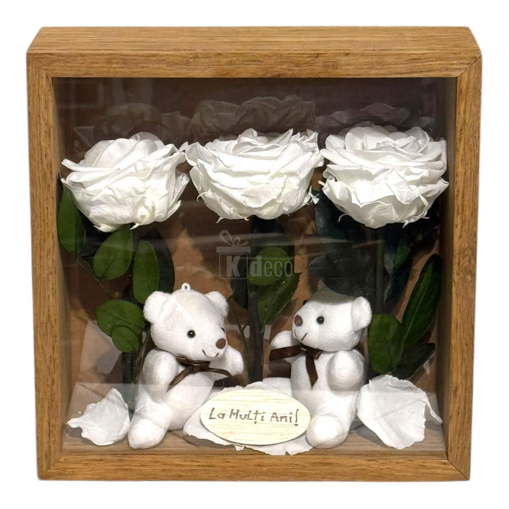 Tablou decorativ cu flori criogenate și ursuleți de pluș, în ramă de lemn, mesaj 'La Mulți Ani', simbol al afecțiunii pure.