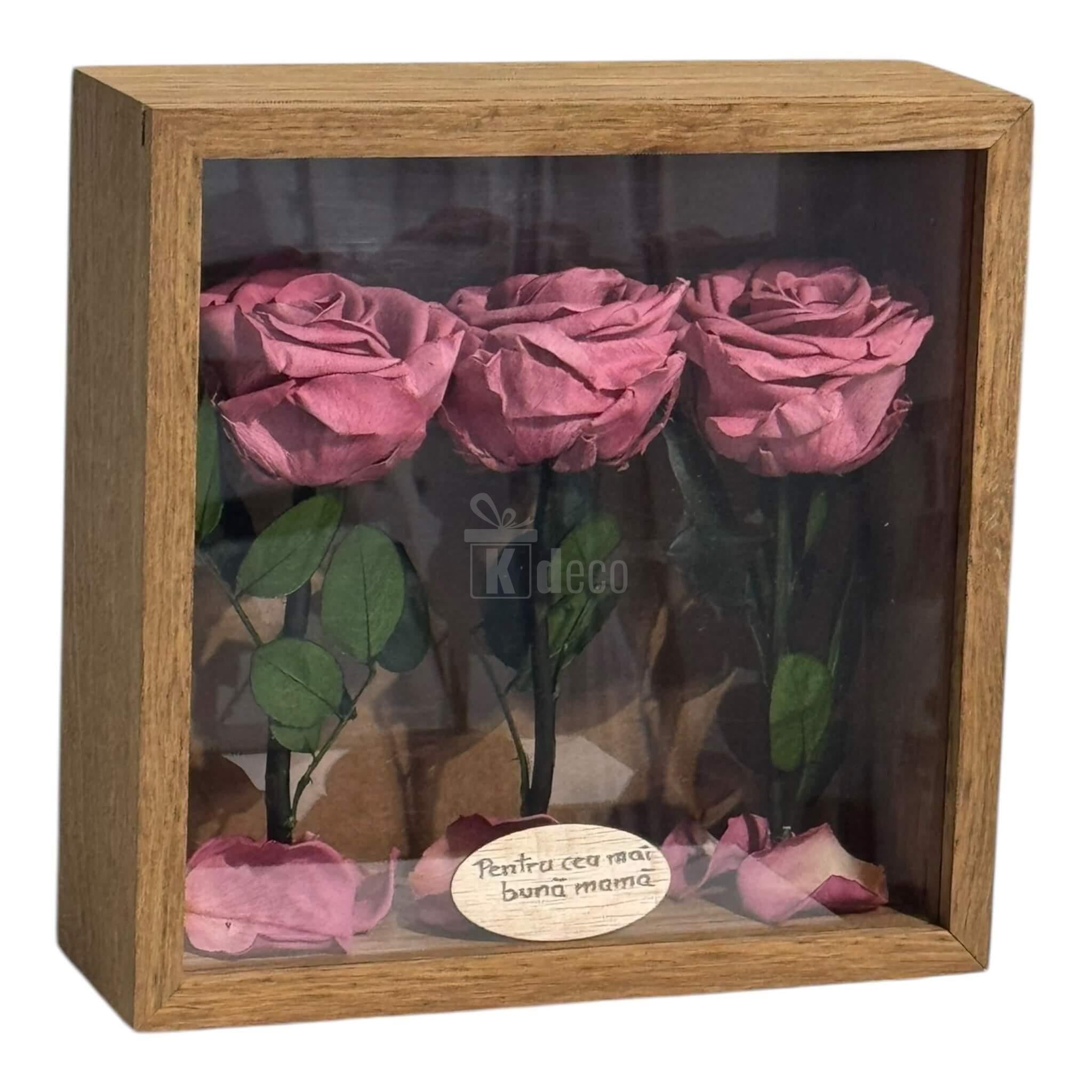 Tablou floral cu 3 trandafiri criogenați mov pudrat în ramă de lemn, decor de perete rafinat pentru casă sau birou