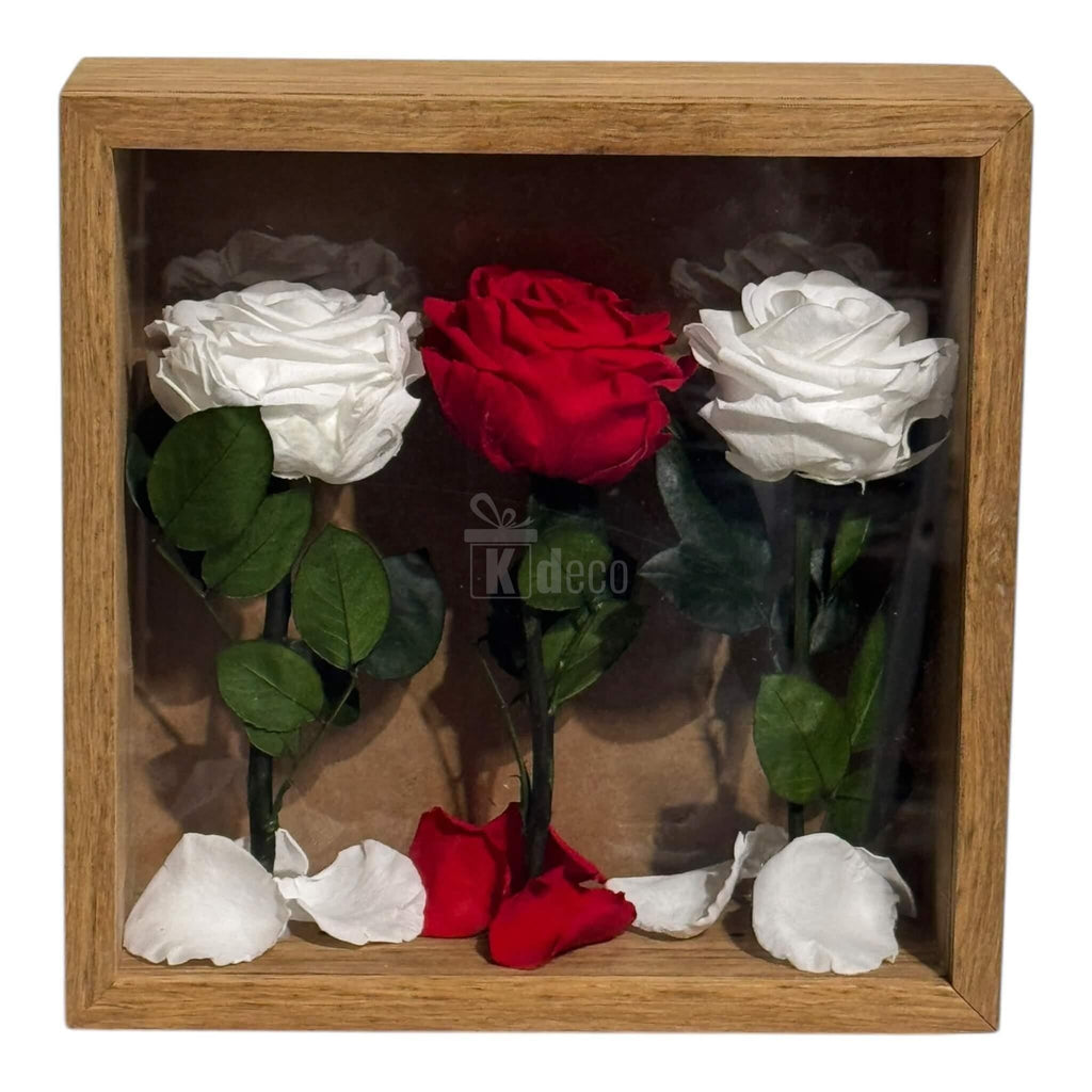 Tablou cu 3 Trandafiri Criogenați pe Pat de Petale – Eleganță și Rafinament, 27x27cm - Kdeco.ro