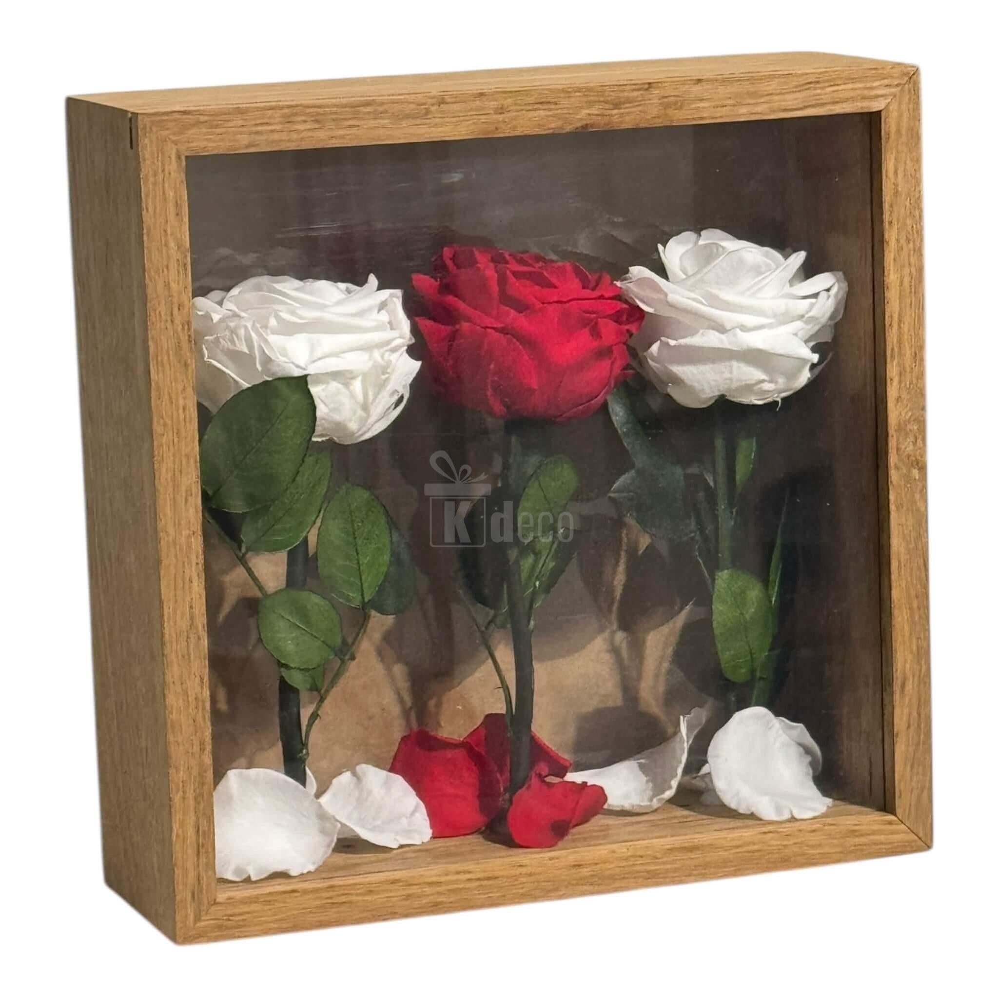 Tablou cu 3 Trandafiri Criogenați pe Pat de Petale – Eleganță și Rafinament, 27x27cm - Kdeco.ro