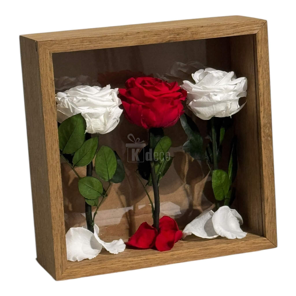 Tablou cu 3 Trandafiri Criogenați pe Pat de Petale – Eleganță și Rafinament, 27x27cm - Kdeco.ro