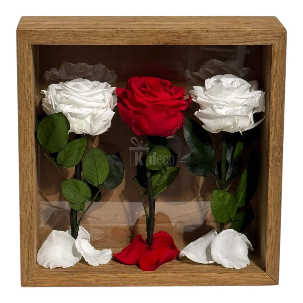 Tablou cu 3 Trandafiri Criogenați pe Pat de Petale – Eleganță și Rafinament, 27x27cm - Kdeco.ro