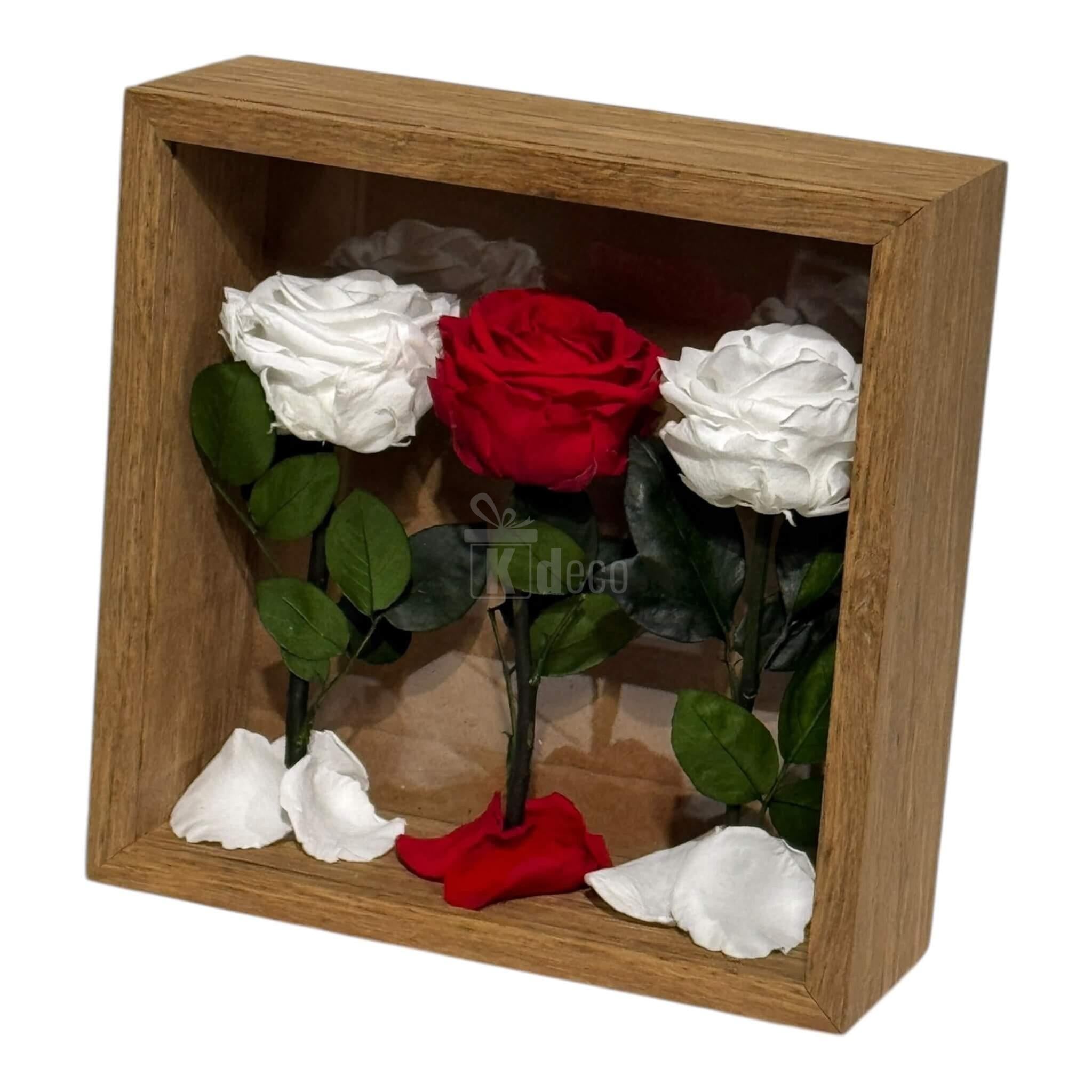 Tablou cu 3 Trandafiri Criogenați pe Pat de Petale – Eleganță și Rafinament, 27x27cm - Kdeco.ro