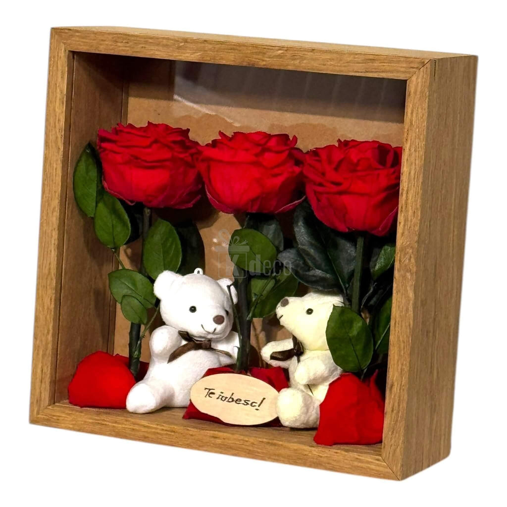 Cadou emoționant cu trandafiri criogenați roșii și ursuleți de plus în tablou elegant din plexiglas, dimensiune 27x27cm, pentru ocazii speciale