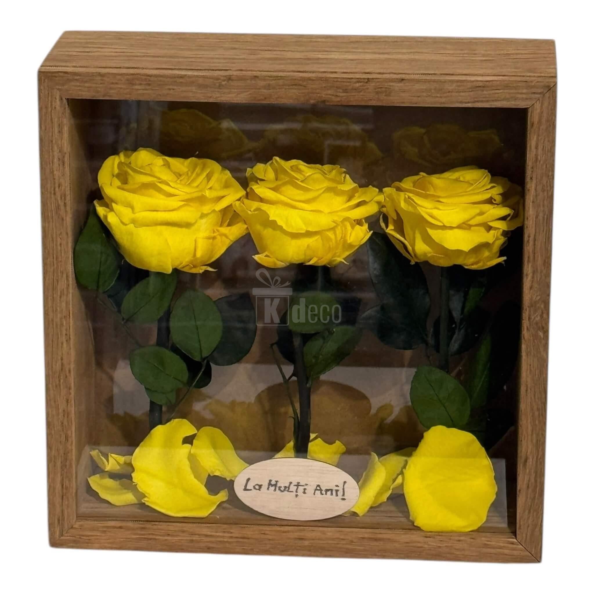 Tablou 27x27 cm cu trandafiri criogenați galbeni premium, cadou decorativ cu mesaj 'La Mulți Ani' pentru ocazii speciale.