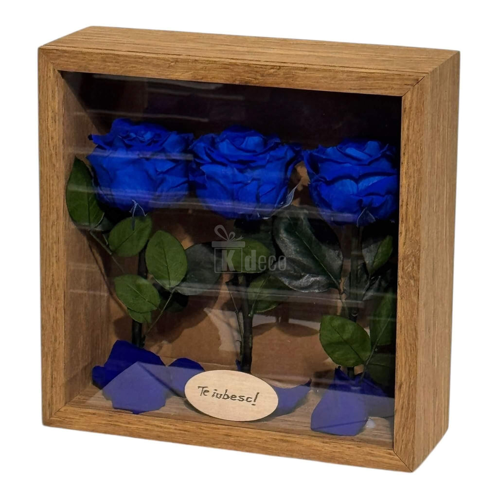 Cadou personalizat cu 3 trandafiri criogenați albaștri și mesaj 'Te iubesc', tablou decorativ pentru aniversări și ocazii speciale.