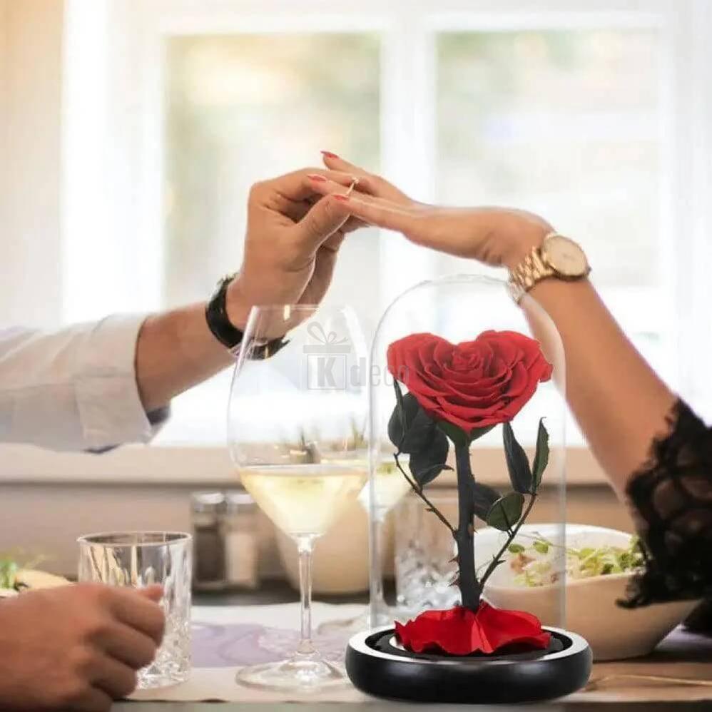 Trandafir Criogenat în formă de inimă roșie Ø9cm, sub cupolă de sticlă 15x25cm - Kdeco.ro