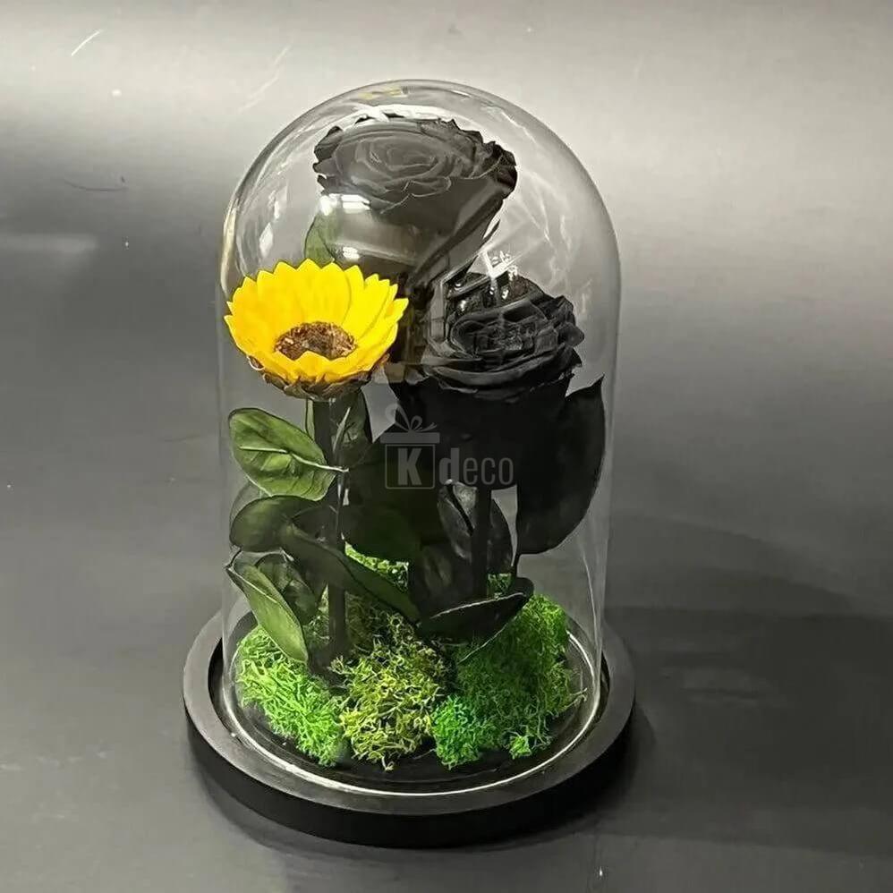 Trandafiri Criogenati Negri cu Floarea Soarelui Galbena în Cupola de Sticla - Kdeco.ro