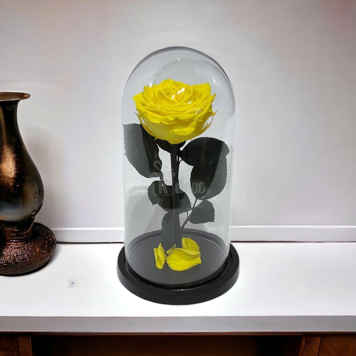 Trandafir Criogenat Galben Excepțional în Cupolă de Sticlă, decor elegant pentru cadouri aniversare sau ocazii speciale.