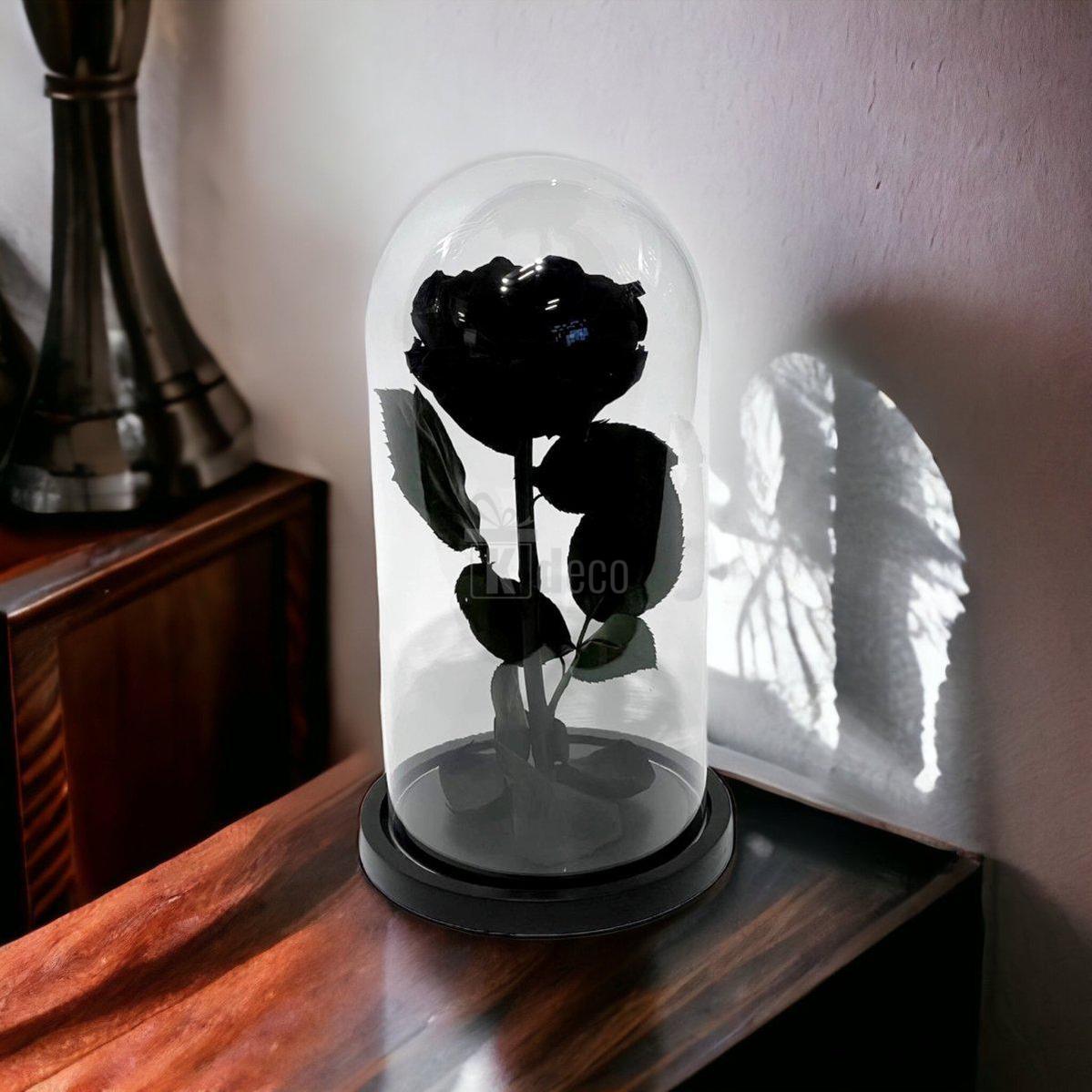 Trandafir Criogenat Negru de Lux în cupolă de sticlă, decor romantic și rafinat, perfect pentru cadouri personalizate de ziua ei.