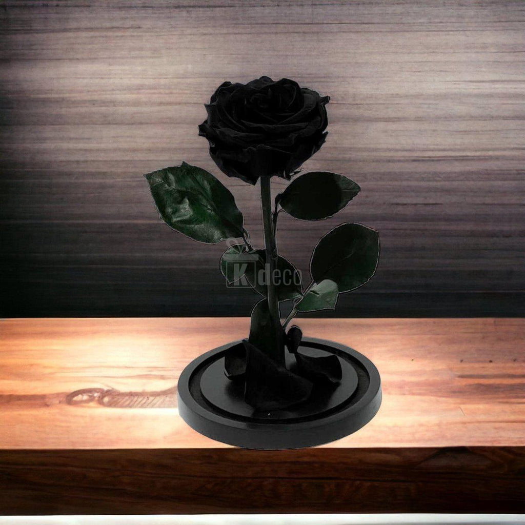 Trandafir Criogenat Negru de Lux pe suport din lemn, decor elegant pentru cadou personalizat, ideal pentru aniversări sau ocazii speciale.
